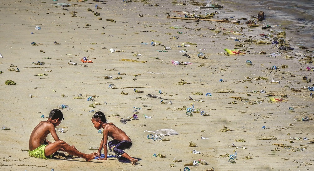 Sampah pantai Pede di Labuan Bajo, Nusa Tenggara Timur, Februari 2019.