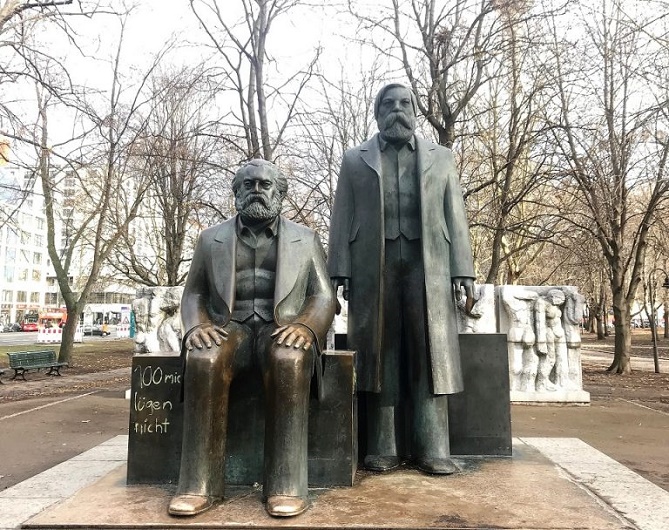 Di Taman Karl Marx