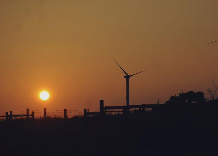 Energi angin dan matahari (Foto: Pilgrimpassing/Pixabay)