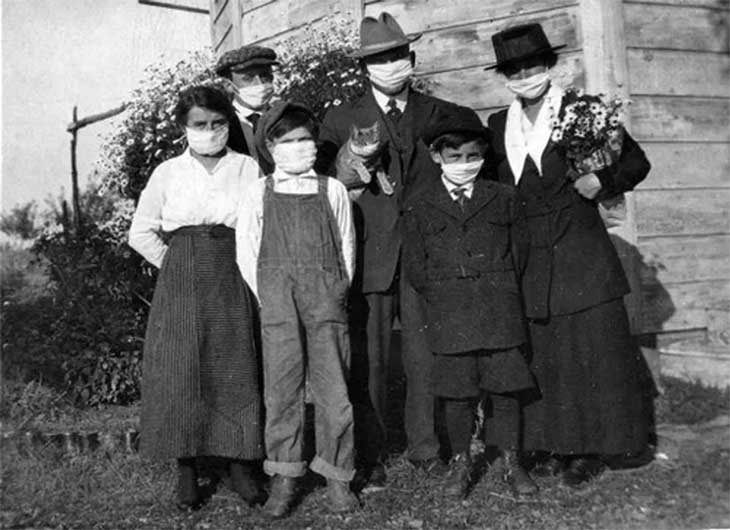 Sebuah keluarga di Amerika Serikat ketika wabah flu Spanyol (1918-1919) (WIkicommon)