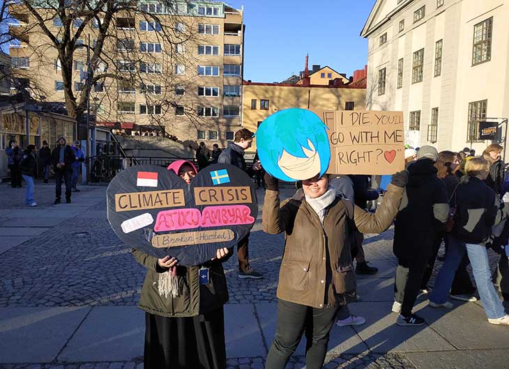 Mahasiswa Indonesia ikut berdemo perubahan iklim di Stockholm (Foto: Artika Farmita)
