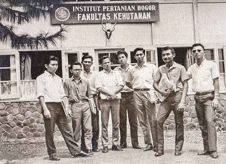 Mahasiswa Fakultas Kehutaan IPB tahun 1960