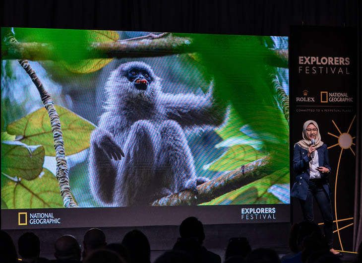 Ayu memperesentasikan usaha konservasi owa jawa dalam National Geographic Explorers Festival yang diadakan di Hongkong pada tahun 2018.