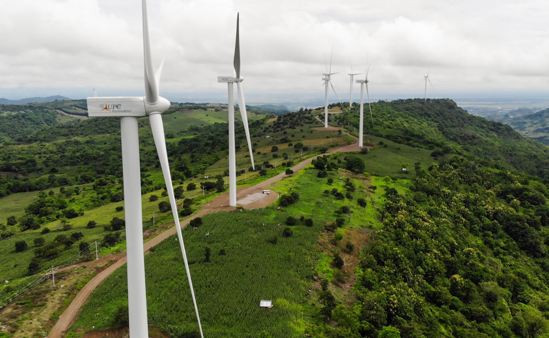 Pembangkit tenaga angin di Kabupaten Sidenreng Rappang, Sulawesi Selatan (Foto: Dok. EBTKE)