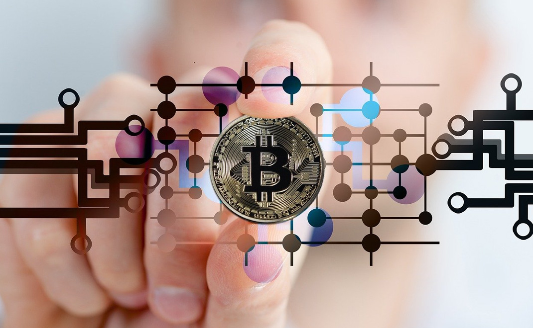 Tesla berhenti memakai bitcoin dalam transaksi pembelian mobil listrik (Foto: Gerd Altmann/Pixabay)