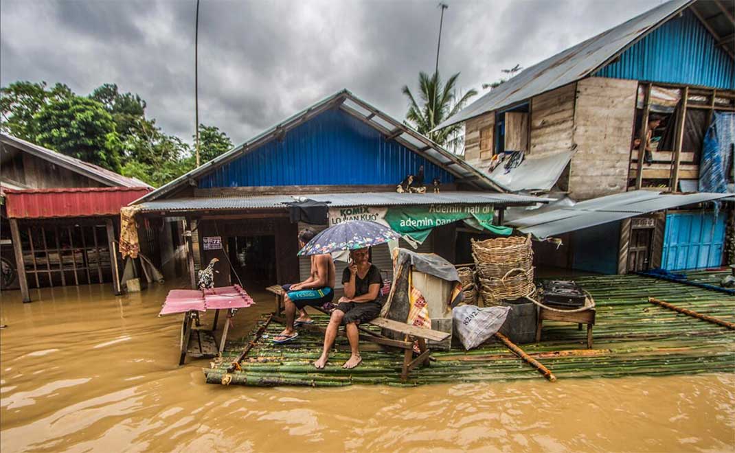 Deforestasi dan kehilangan hutan di Kalimantan Barat membuat banjir Sintang (Foto: Greenpeace Indonesia)