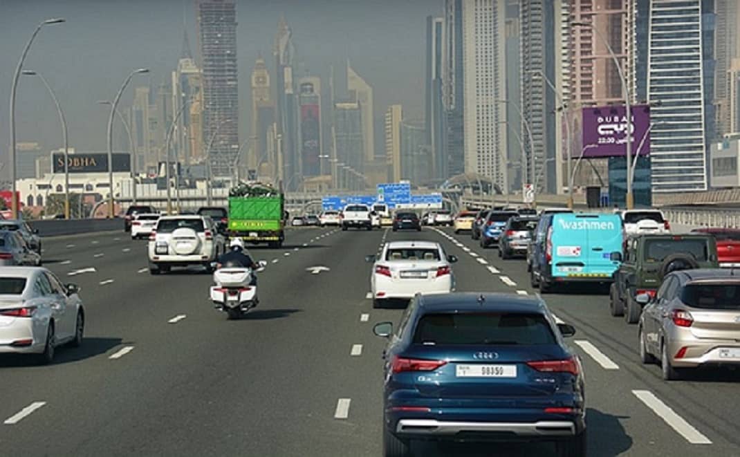 Polusi udara di kota-kota besar akibat gas buangan kendaraan berbahan bakar fosil (Foto: Rudimaes/Pixabay)