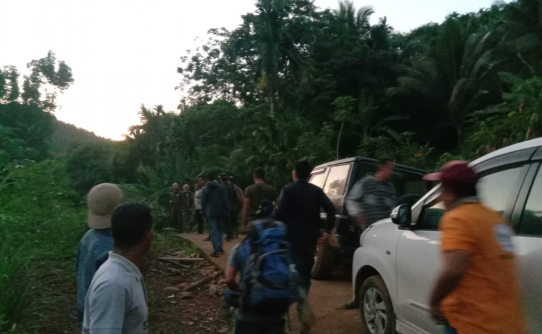 Suasana evakuasi harimau sumatera di Dusun Pardomuan Desa Batu Godang, Kecamatan Angkola Sangkunur, Tapanuli Selatan