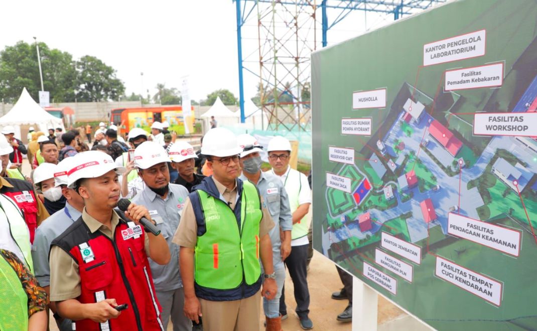 Gubernur Jakarta Anies Baswedan meresmikan pembangunan RDF Plant Jakarta di TPST Bantargebang, 10 Oktober 2022 (Foto: Dok. Dinas Lingkungan Hidup Jakarta)