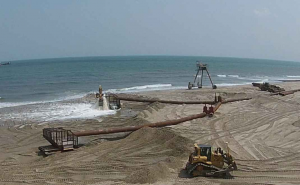 penambangan pasir laut (foto: ocean-frontiers.org)