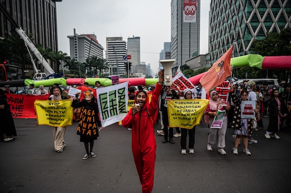 Aksi Draw The Line di Jakarta