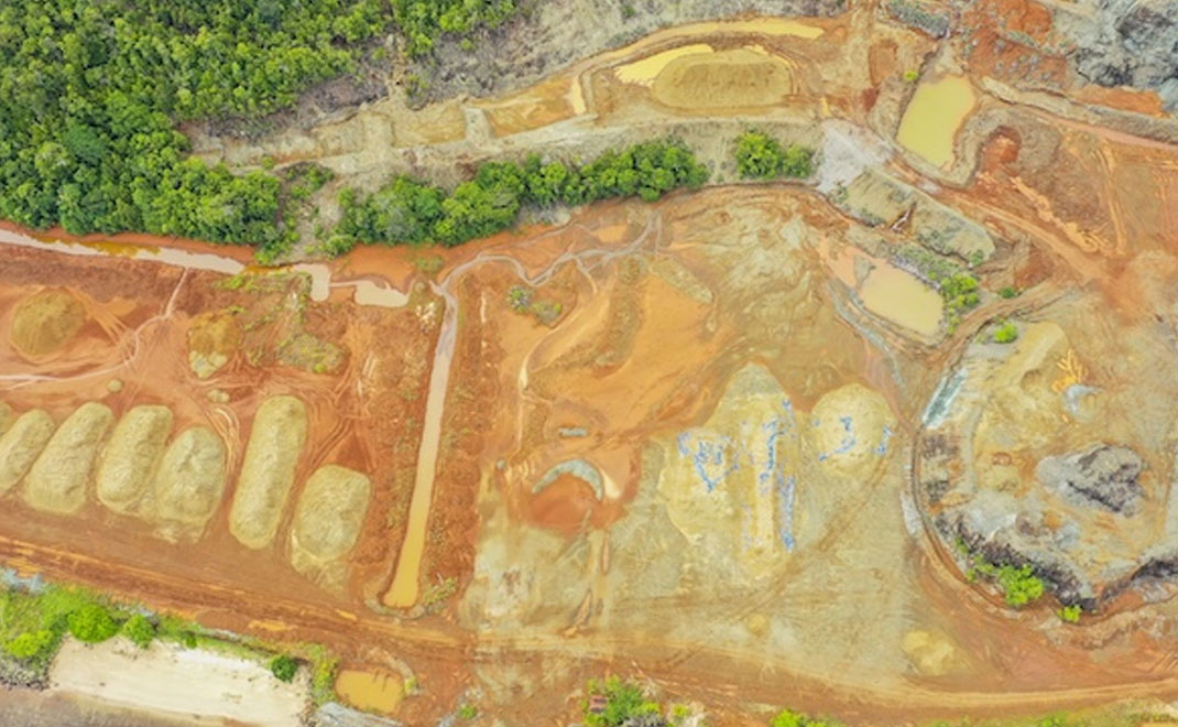 Tambang Nikel di Pulau Manuran (Auriga)